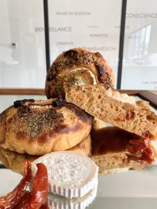 Notre Pain du mois : Chèvre et tomates séchées