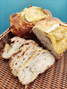 Pain du mois pour mars – avril : CAMEMBERT & POMME